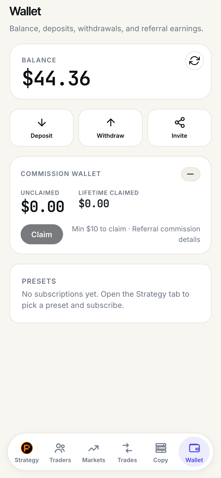 钱包页面，显示 pUSD 余额，Deposit、Withdraw、Invite 三个按钮，以及佣金钱包、会员、通知设置等入口。